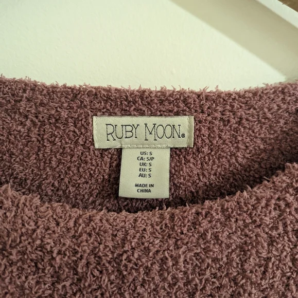 Fuzzy Cropped Pink Sweater - Picture 3 of 7